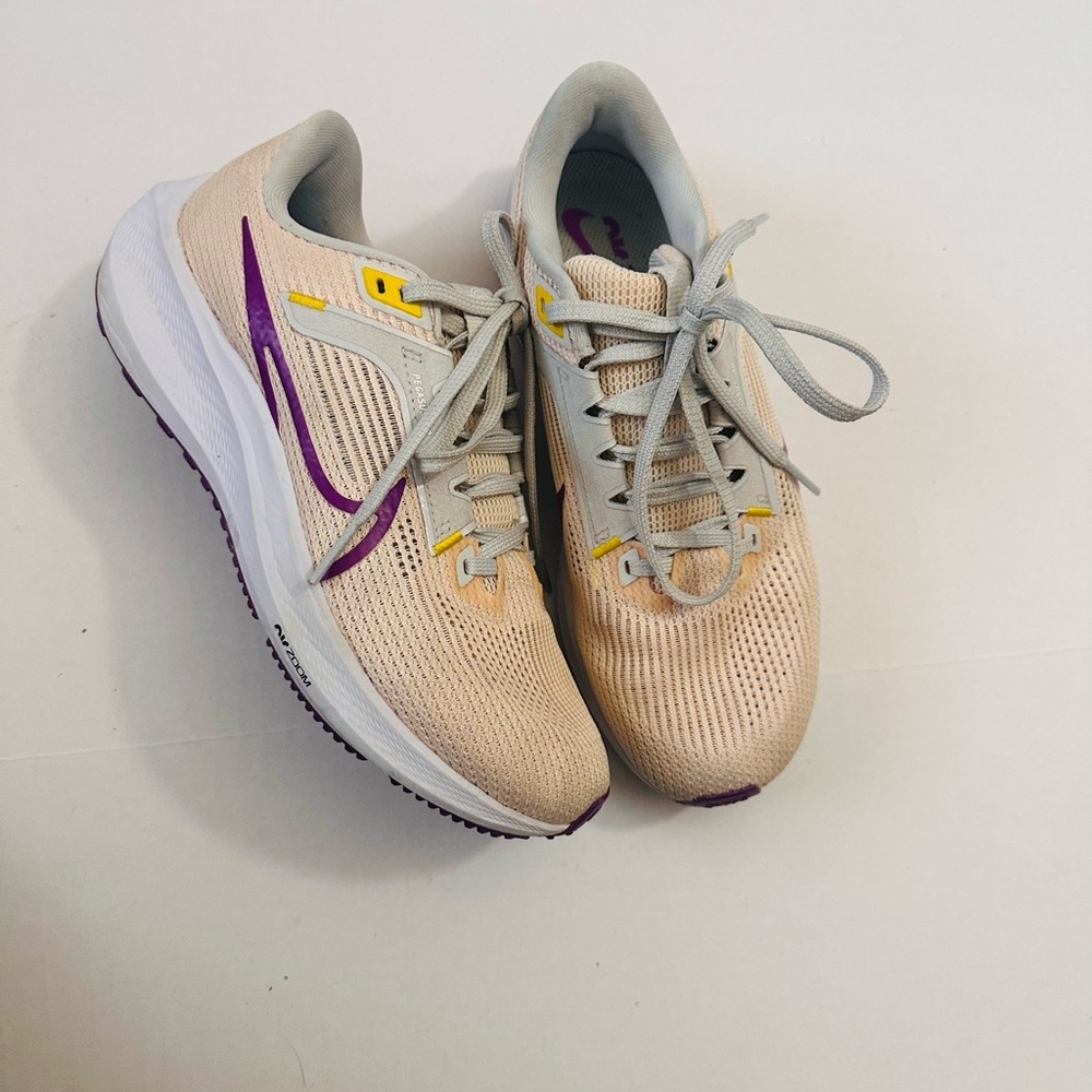 Nike Womens Air Zoom Pegasus 40 Running Shoes size 6.5